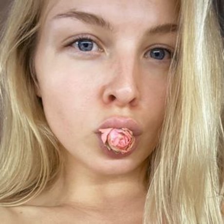 skycouple model nudes archive