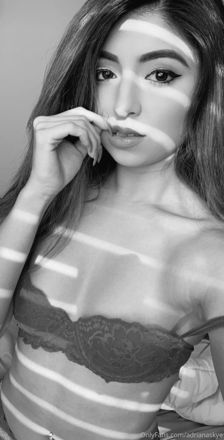 AdrianaSkye high quality actress picture