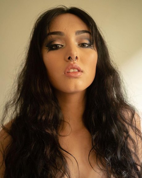 Akasha Collins free model photos