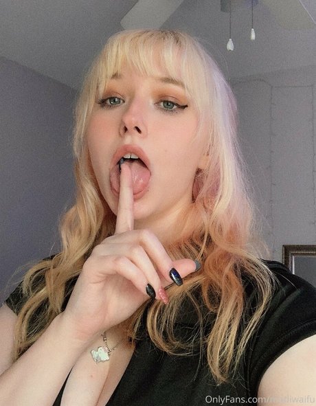 Madiwaifu pornstar art images