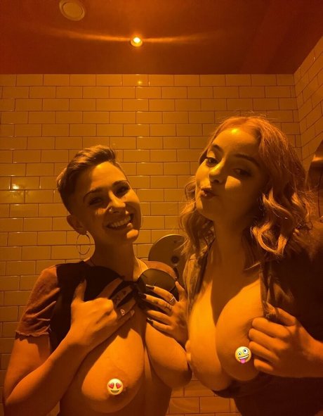 emilychestnut sex model image