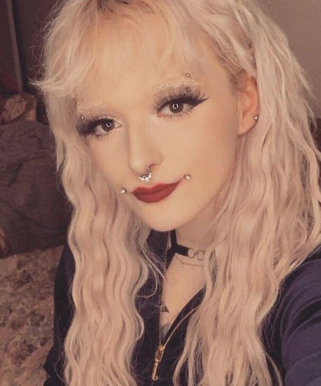 Gremlin Luna hot model images