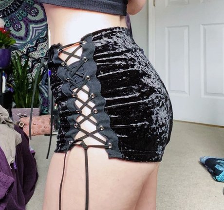 LivPixie art model pics