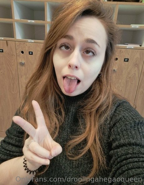 DroolingAhegaoQueen model high quality pics