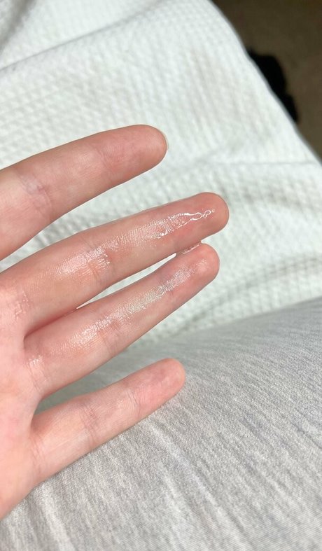 Elsathora naked model photo