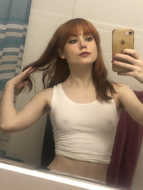 Clamgirl star erotic picture