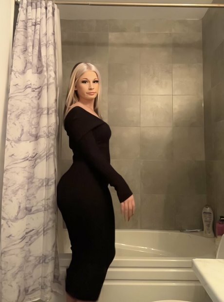 Barbie Lexxx model exclusive images