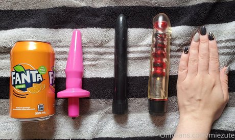 Miezute erotic model pictures