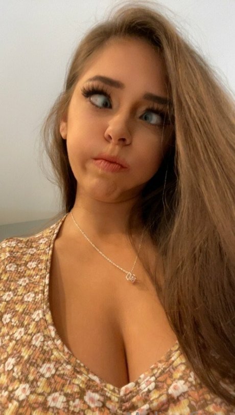 Madison Carter model art pic