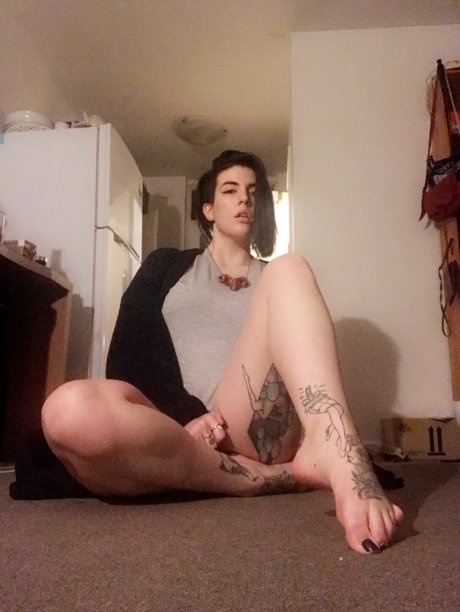 Ava Twitchling model adult image