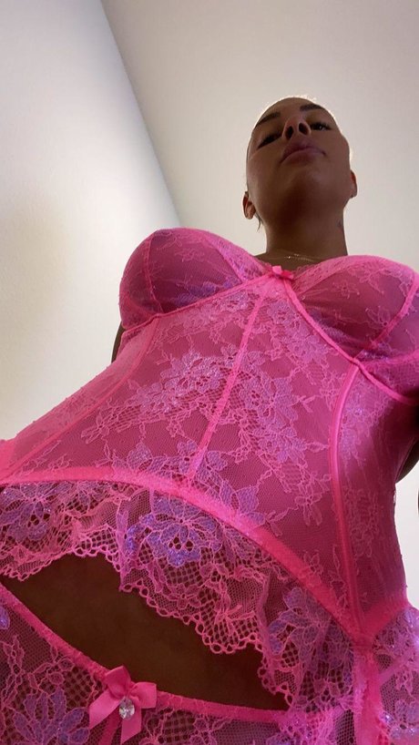 Elizabeth Cambage star pretty archive