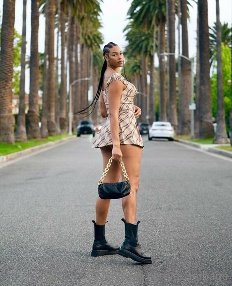 Elizabeth Cambage pretty pornstar photo