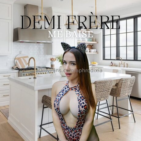 Aphrodixia naked model pic