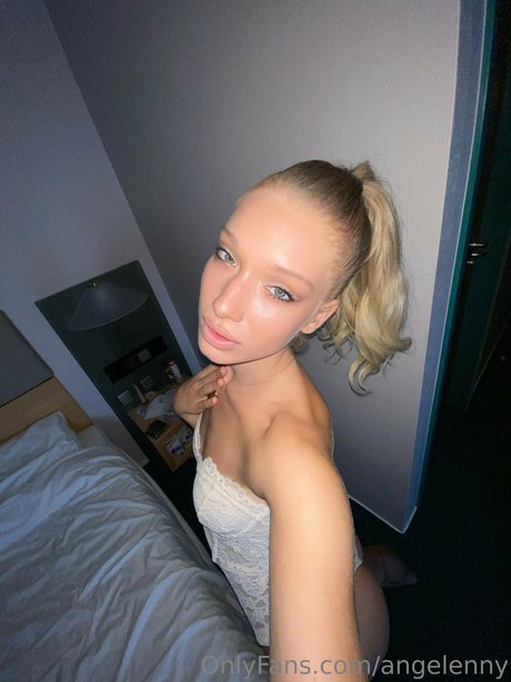 Nesty star nude photo