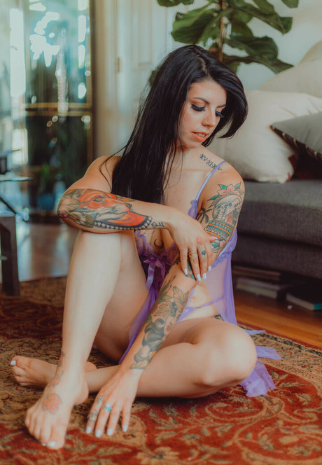 Thatsoraven95 model free pics