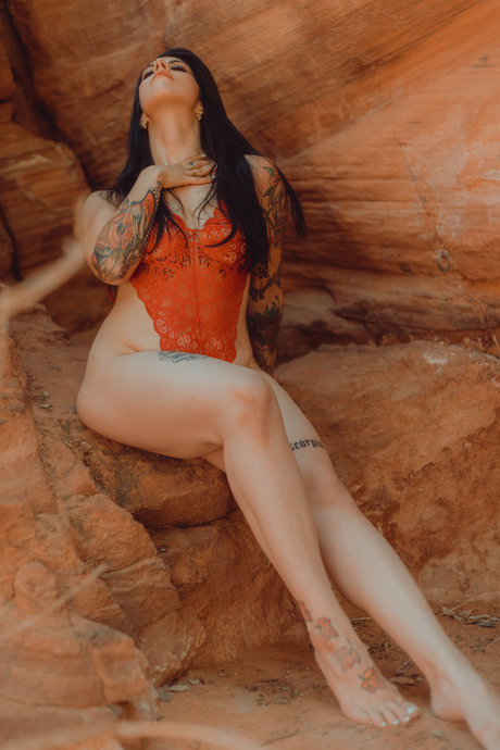 Thatsoraven95 model galleries