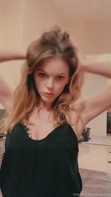 Ora Young star sexy images