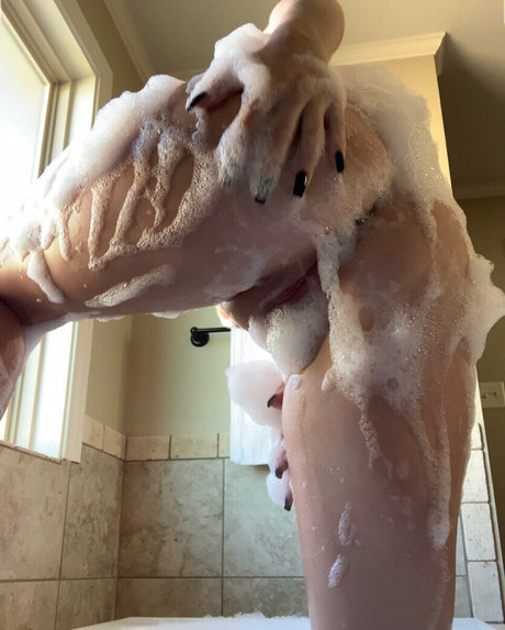 Duckie Ho model free img