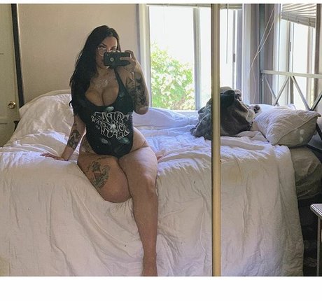 Bailey Arber hot actress photo