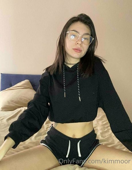 Kim Moor star sexy img