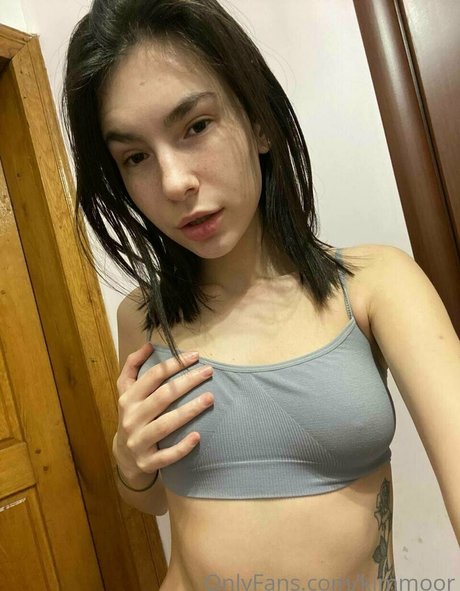 Kim Moor top star img