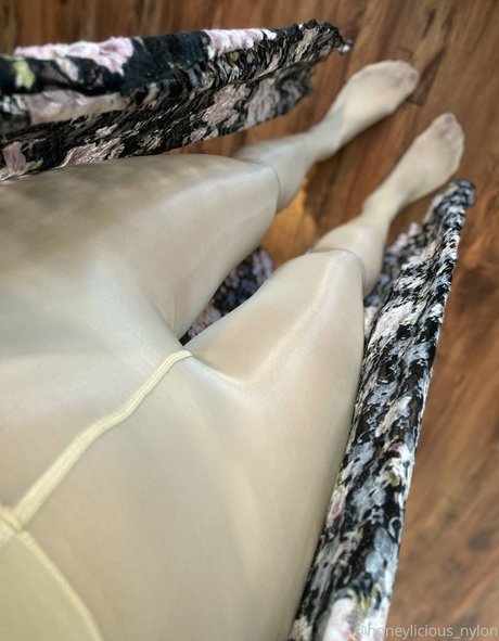 Simone Honey pornstar free pic