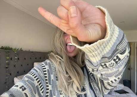 Scarlet Tamper xxx model img