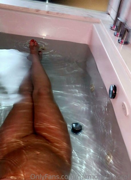 Harmony Taylor model beautiful photos