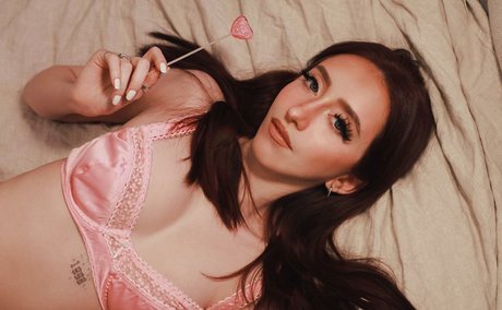 Hannah Urman star beautiful pics