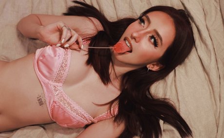 Hannah Urman star nude images