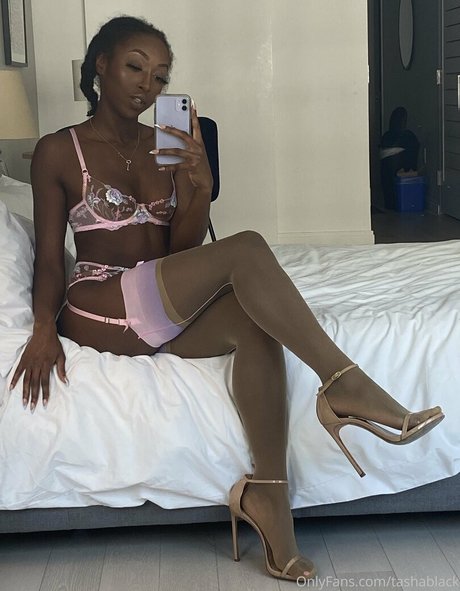 tashablack star naked photo