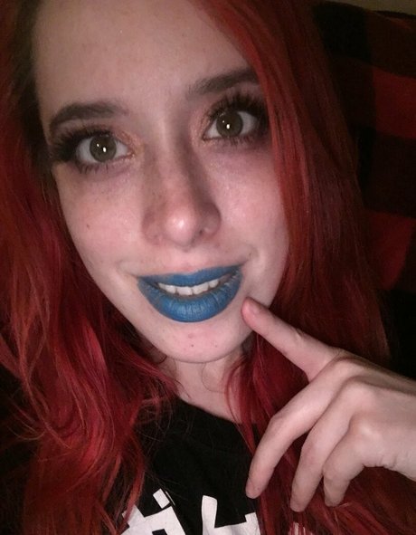 Scarlet Moon model erotic images