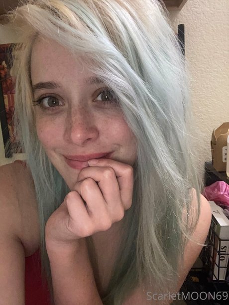 Scarlet Moon star exclusive pictures