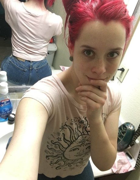 Scarlet Moon star top photo