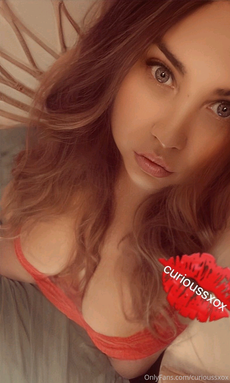 Curioussxox naked model pictures