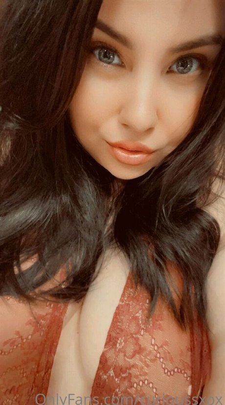 Curioussxox model sexy pics