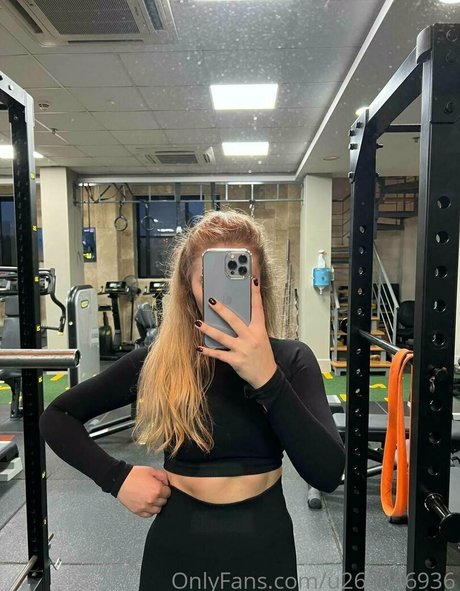 eva e beautiful model img