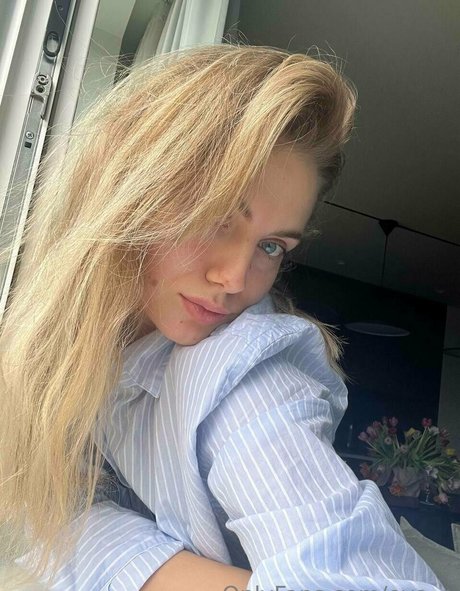 eva e model exclusive pics