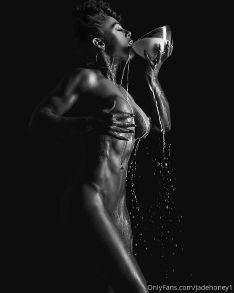 Jade Honey adult star img