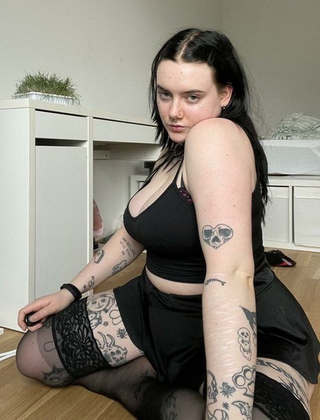 thicktinker nude star img