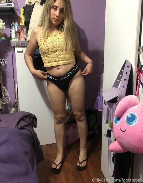 footsiebab nice model photo