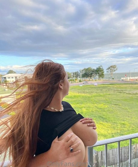 Hayley Aurisch model nice img