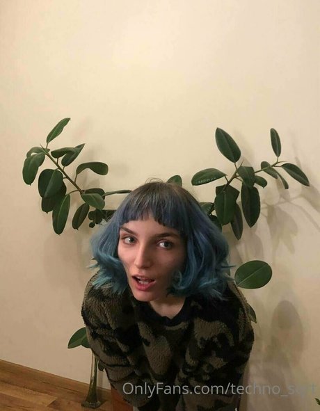 techno sqrt model nude pics