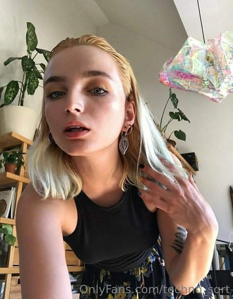 techno sqrt nude actress pictures