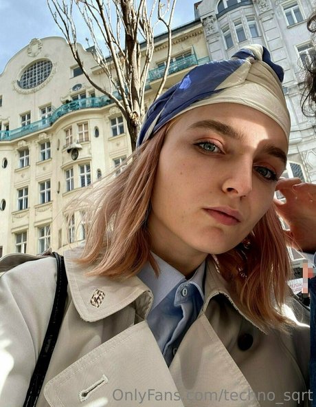 techno sqrt model pornographic pictures