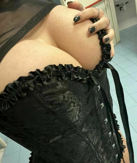 Lolapis model nudes img