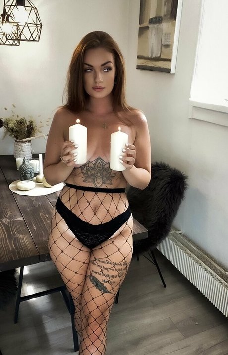 salinaqfree nude actress pic