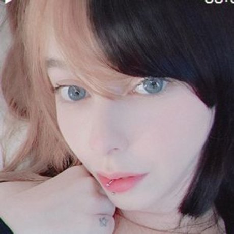 xmvndsx naked model image