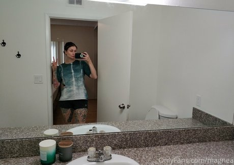 magnea model art picture