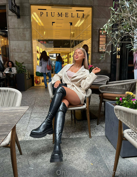 vero gold model sexy picture